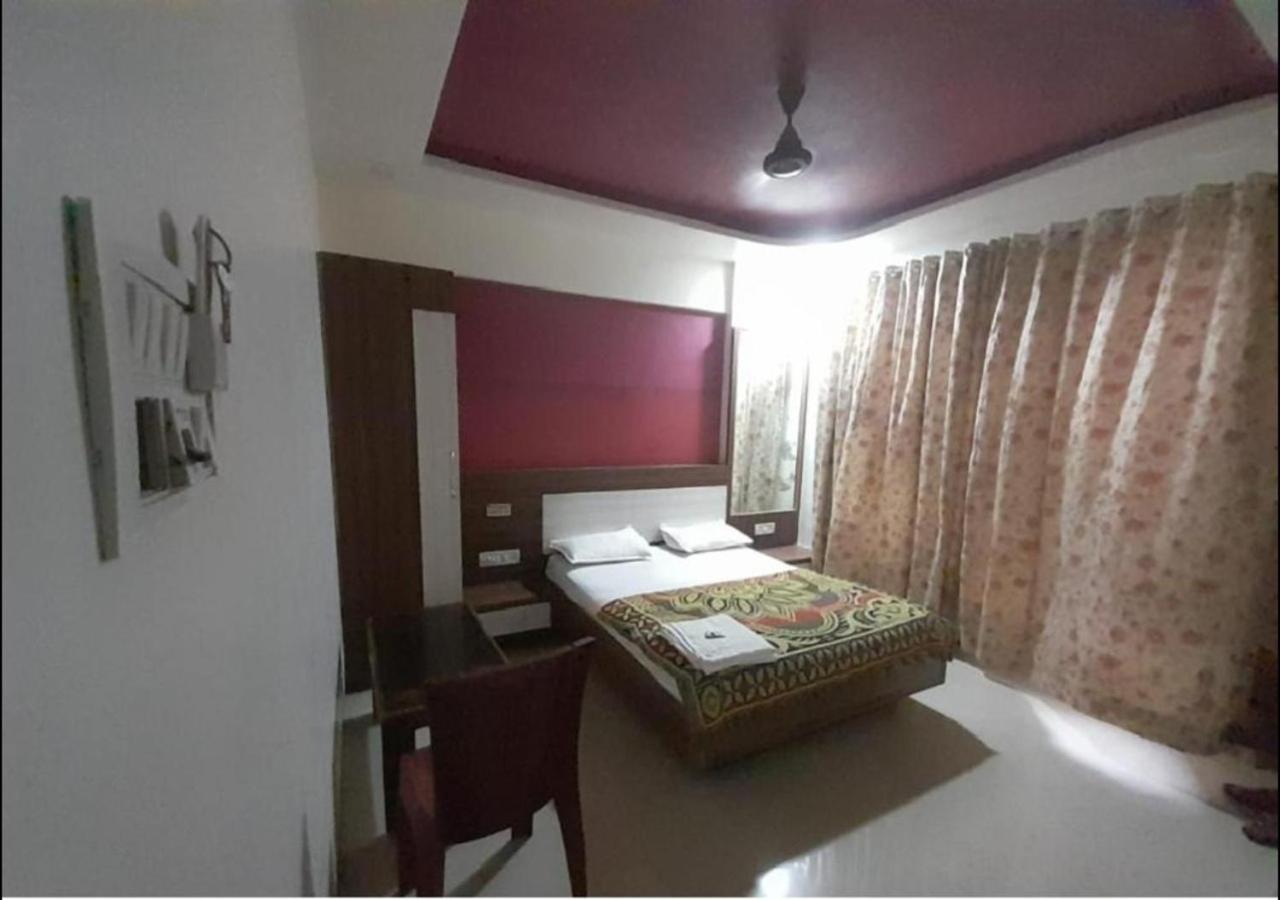 Titwala Hotel Sai Ganesh Lodging & Boarding By Wb Inn מראה חיצוני תמונה